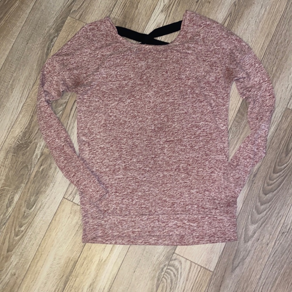 GUC heathered red sweater with cross cross detail on back